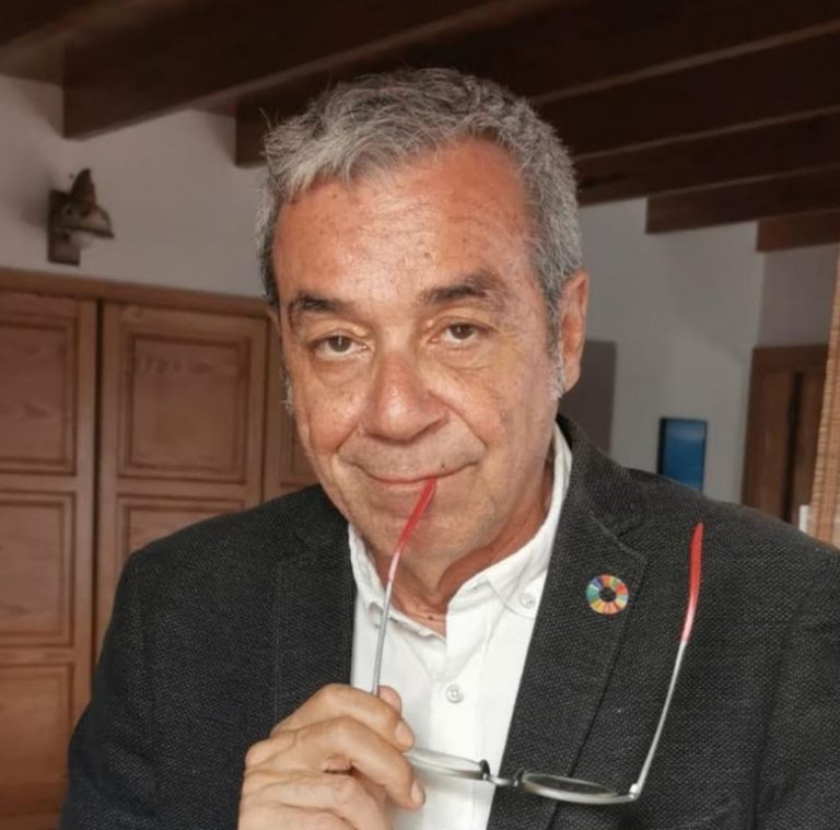 En política se puede hacer de todo menos el ridículo; Por Carlos Espino