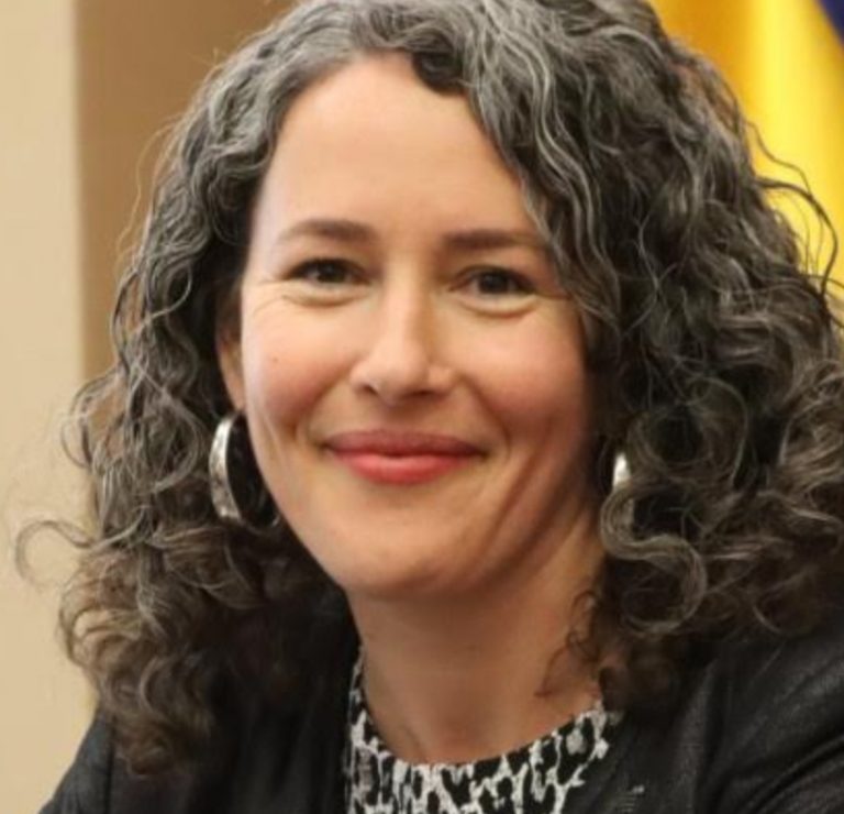 Lo que no se nombra no existe; Por Ariagona González
